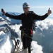 der Gipfel des Nordend ist erreicht, mit einem Bein auf Italienischem, mit dem anderen auf Schweizer Boden