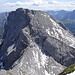 Östliche Karwendelspitze von Westen; über diese Flanke geht der Normalweg auf den Gipfel