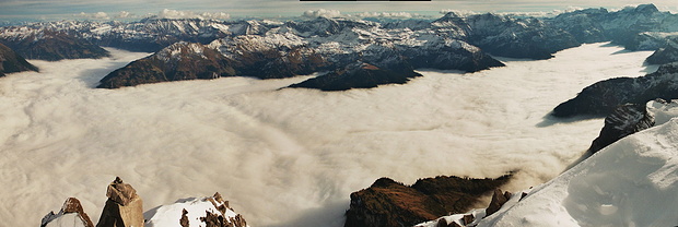 Aussicht vom Gipfel des Vrenelisgärtli. Nebel bis unterm Tödi.