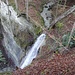 der Stägbach-Wasserfall; eine wenige Meter abseits der Strasse kaum bemerkbare Sehenswürdigkeit