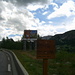 in Richtung Val-d`Isère.gerne genommen Infos am Straßenrand,vorne das Schild.