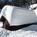 2-3 Meter Schnee auf dem Dach und die nächsten Tage soll's wieder schneien...pack die Schneeschaufel aus.....