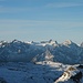 Sicht in die Urner Alpen, mitte Bild er Glattfirn, mit links Krönten, Zwächten, rechts davon Gross Spannort, Schlossberg, Titlis 