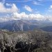 Blick nach Osten. Durrenstein im Vordergrund wird folgen, Sextner Dolomiten im Hintergrund, Drei Zinnen ist gut erkennbar rechts im Bild.
