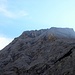 Mit Zoom konnen Sie der Gipfelkreuz des Seekofel zu sehen(rechts im Bild).