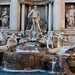Roma (37m): Fontana di Trevi. Der Brunnen wurde 1732-1762 nach einem Entwurf von Nicola Salvi im spätbarocken, im Übergang zum klassizistischen Stil, erbaut. Er ist eine der wichtigsten Sehenswürdigkeiten der italienischen Hauptstadt.
