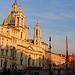 Roma (37m): Piazza Navona mit der Fontana dei Quattro Fiumi und Chiesa di Sant'Agnese in Agone. Der barocke Neubau entstand am Platz einer früheren mittelaterlichen Kirche in den Jahren 1644-1655.<br /><br />
