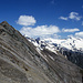 Links der Gipfel des Hinteren Sajatkopfs, rechts die Gletscher der Venedigergruppe.