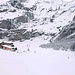 Die drei Pünktchen auf dem See sind Eisfischer