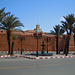 hinter den Les Remparts (Stadtmauern) ist die Mosquée de la Kasbah zu sehen