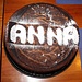 <b>Al momento del dessert scatta la sorpresa: una squisita torta al cioccolato per festeggiare il compleanno di Anna: auguri!</b>