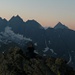Kurz vor Sonnenaufgang. Gletscherchamm, Verstanclahorn, Chapütschin, Sputnik und Piz Linard