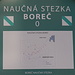 Režný Újezd - Tourstart. An der Station 0 des Lehrpfads „NAUČNÁ STEZKA BOREČ“ gibt es neben einigen Infos auch eine Kartenskizze. Hier beginnt unsere Wanderung.