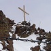 Gipfelkreuz - ein windgeschütztes Versteck bot sich mir hinter dem Biwak....