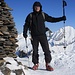 David auf dem Ammertenspitz / Ammertespitz (2613m). Die Aussicht war heute das schönste der Tour, denn bei den üblen Schneeverhältnissen kam keine grosse Abfahrtsfreude auf.