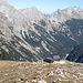 Tyroler Hütte mit Karwendeltal und Bäralpl in Bildmitte.