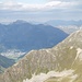 Blick vom Chlein Schwarzhorn zum Brunhorn (Bildmitte), Sentischhorn (eher rechts) und Davos
