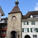 prächtiger Turm in schmucker Altstadt