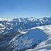 Im Südosten dominieren die höheren Nachbarberge der Kitzbüheler Alpen, aber so manch hochkarätiger Dreitausender schaut durch (zum Beispiel Großglockner, linkes Bildviertel, ganz hinten).