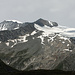 Links der Großvenediger, der felsige Gipfel in Bildmitte ist das Hohe Aderl. Davon zieht der felsige Kamm zur nicht mehr sichtbaren Schwarzen Ader (2990m)