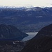 Tiefblick vom Monte Generoso / Calvagione (1701,3m) auf Lugano (334m), Monte San Salvatore (912m) die maerisch am Lago di Lugano (271m) liegen. 

Oberhalb Lugano sind der Monte Gradiccioli (1936m) und Monte Tamaro (1961m) zu sehen. Am rechtem Bildrand ist der Gipfel der Sighignola (1314m).