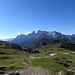 Ptatzwiesen, mit Monte Cristallo im Hintergrund. Links am Grat, mit Zoom, konnen Sie Cristallino di Misurina(2775m, gestern bestiegen) zu sehen.