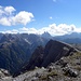 Es sieht der Grat fur Abstieg von Durrenstein zum Grosse Pyramide(2711m, im Bildmitte), mit Sextner Dolomiten im Hintergrund.