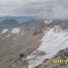 trauriger Rest des Schneeferners mit dem Schneefernerkopf, dem mit 2874 m höchsten Seitengipfel und häufig als zweithöchster Berg Deutschlands geführt