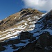 il rifugio Griera: visibile la militare percorribile con facilità,oppure a destra la cresta priva di neve che abbrevia il tragitto