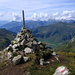 Namenloser Gipfel (2460) zwischen GafierJoch und Gargäller Chöpf, Blick nach WNW: links Vilan und Falknis (Spitze beim Pfosten), Rechts Schesaplana in den Wolken, davor Chüenihorn ([http://www.hikr.org/tour/post8468.html vor zwei Tagen bestiegen]).