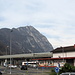 Bahnhof in Melide, im Hintergrund San Salvatore