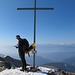 Stefan beim Gipfelbucheintrag auf dem Monte Ruioch.