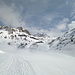 Auf der Alp befindet sich eine gute Schneeschuhspur