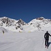 Kurzer Aufstieg auf der Piste - Daunkopf im Blick