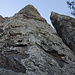 Unterwegs auf dem Pinnacles Trail - Das sind wohl einige der für diesen Wegabschnitt namensgebenden "Spitzen" (Pinnacles). Man läuft direkt an diesen Felstürmen vorbei, Fotos aus der Distanz sind schwierig.