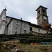 Die Kirche von Graglio ist ausserhalb des Dorfes - auch hier tickt die Uhr falsch