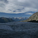 Blick über den Gletscher hinaus ins Tal