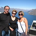 Drei Ausflügler auf der Skyline Gondola (790 m)
