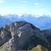 Blick zurück zum Matthorn, im Hintergrund das Gipfeltreffen der Berner Alpen.