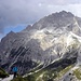 Alpinisteig quert die Westwand des Elferkofels von Elferscharte(2650m)-links zum Elferturm(2820m)-rechts.