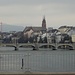 Blick von der Johanniter-Brücke auf die Mittlere Rhein-Brücke und die Altstadt von Basel