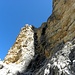 Es gilt immer wieder über steile Passagen auf ein nächstes Felsband zu klettern...