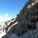 Mit Zoom, am erste und zweite Felsbander konnen Sie ein paar Leute am G.Lipella Klettersteig  zur Tre Dita.