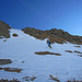 Wir nutzen den verbleibenden Schnee oberhalb der Hütte für ein schnelles Vorwärtskommen. Bild von Chris.