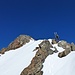 Chris erreicht in Kürze das Skidepot und den Gipfelaufbau