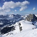 Gipfelaussicht mit Grosser Sättelistock rechts im Bild
