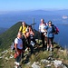 Foto di gruppo sul 2° dei Pizzoni di Laveno. Grandiosa vista sul Verbano