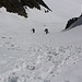 Zwei Skitourengänger im Aufstieg zum Pass La Golette (2466m). <br /><br />Im unteren Teil konnte man noch gut mit Ski oder Schneeschuhen hochlaufen, weiter Oben ging es nur noch mit aufgebundenem Wintersportgerät bergauf.
