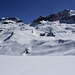 Rückblick vom norwestlichen Seende des Lac de Salanfe (1925m) auf die Abstiegsroute vom Pass La Golette (2466m). Der Pass ist zwischen den Gipfeln Petits Perrons (2627m) und Le Luisin (2765,5m).