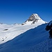 Jetzt gehts gleich los! Umsatteln auf ca. 3140m mit Tschingelhorn und den ersten anfliegenden Heli(ski)s als Zeugen.